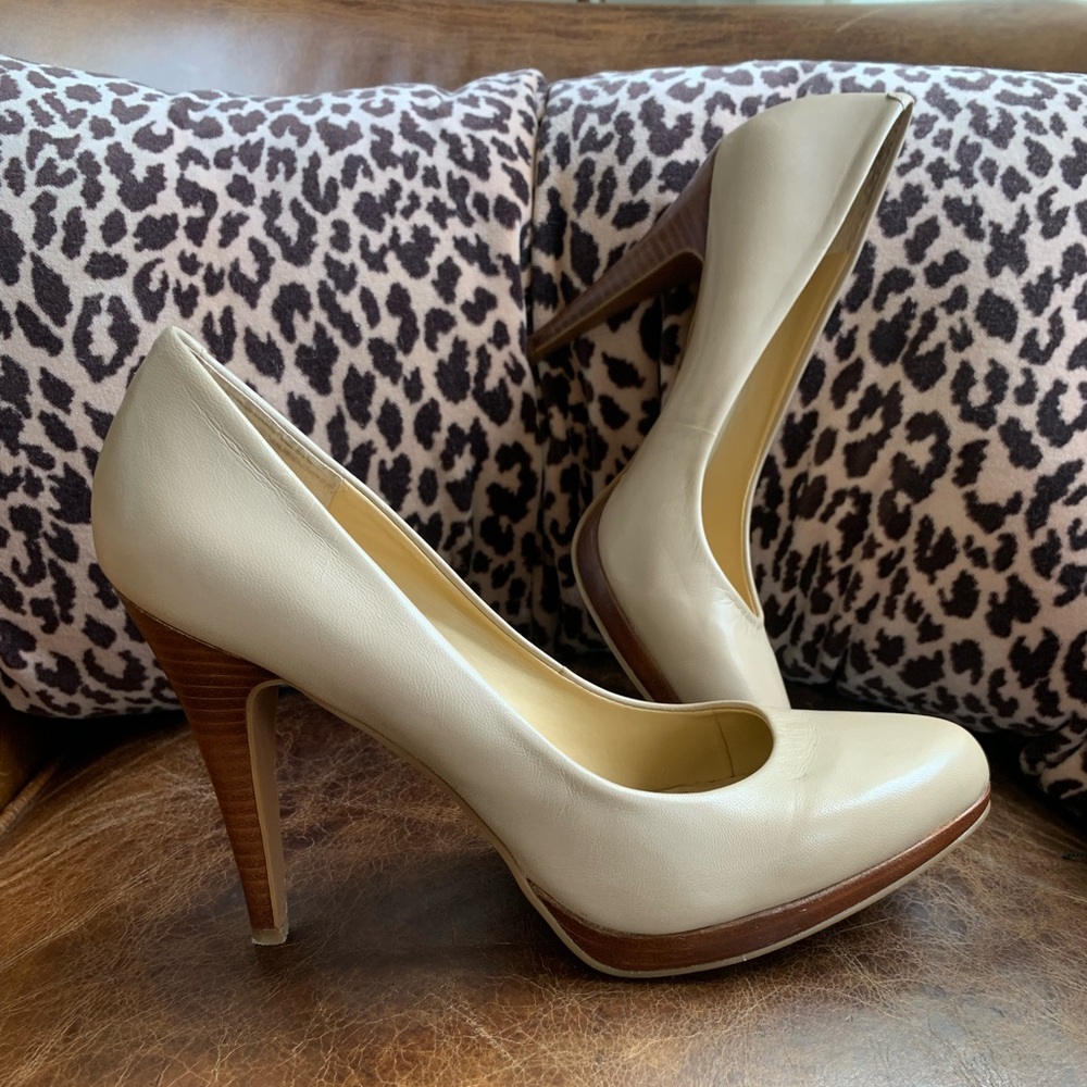 Nine West Cream and Brown Stiletto Heels with Pointed Toe